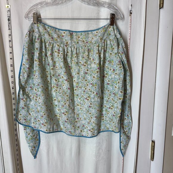 Vintage Handmade Aprons - Picture 2 of 4
